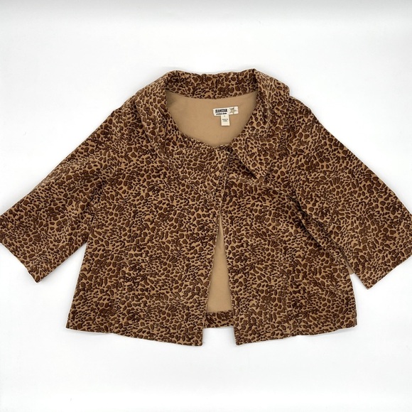 jeanstar Jackets & Blazers - Jeanstar Leopard Print Cropped Jacket – Size Large – NWT – Chic Wide Collar